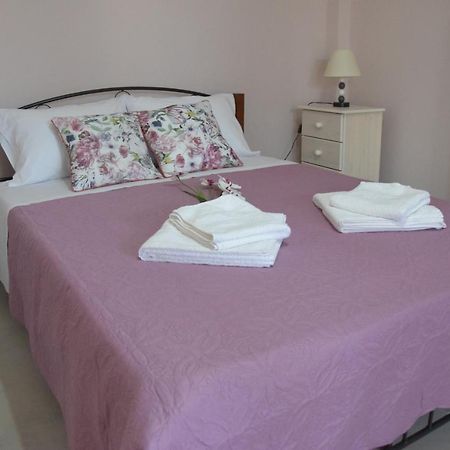 Kalamata home, Agia triada Luaran gambar
