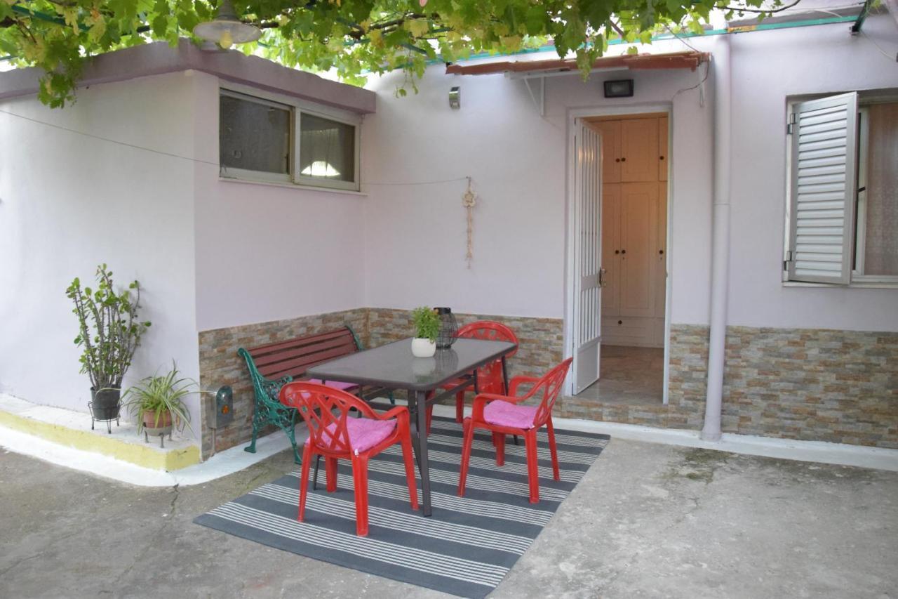 Kalamata home, Agia triada Luaran gambar