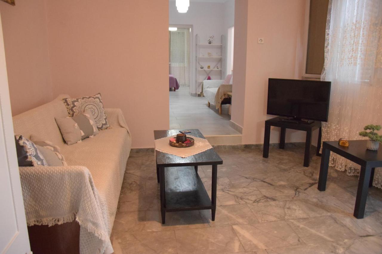 Kalamata home, Agia triada Luaran gambar