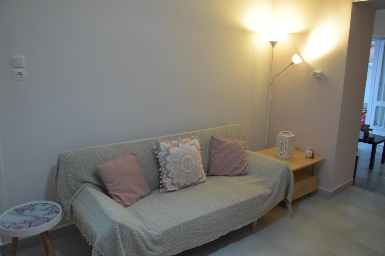 Kalamata home, Agia triada Luaran gambar