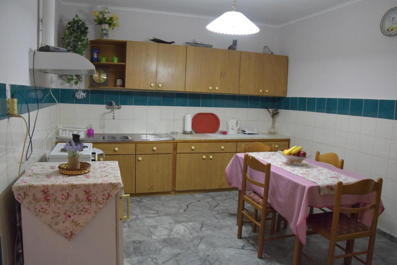 Kalamata home, Agia triada Luaran gambar